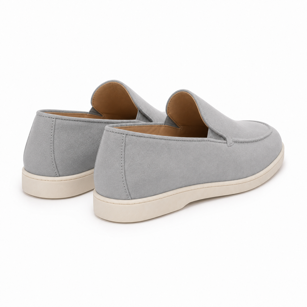 Mocassim Loafer Mota Cinza-Claro em vista traseira